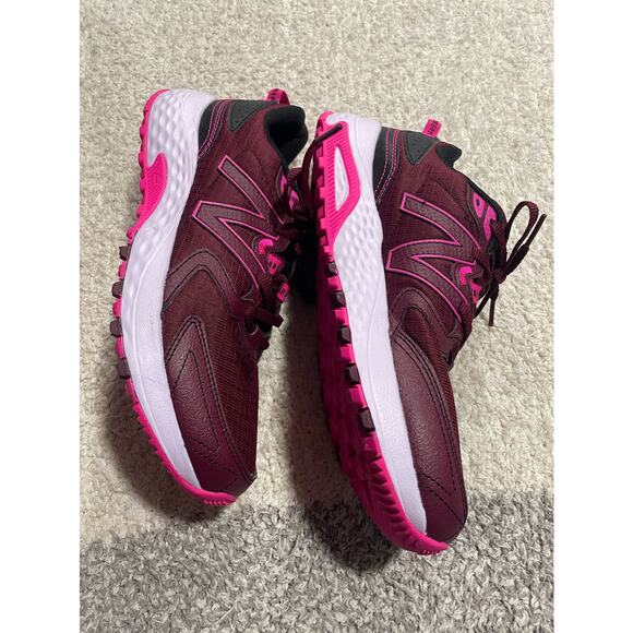 New Balance Women's Size 9.5 Lightweight Trail Running Shoes Dark Red Pink - Picture 7 of 10